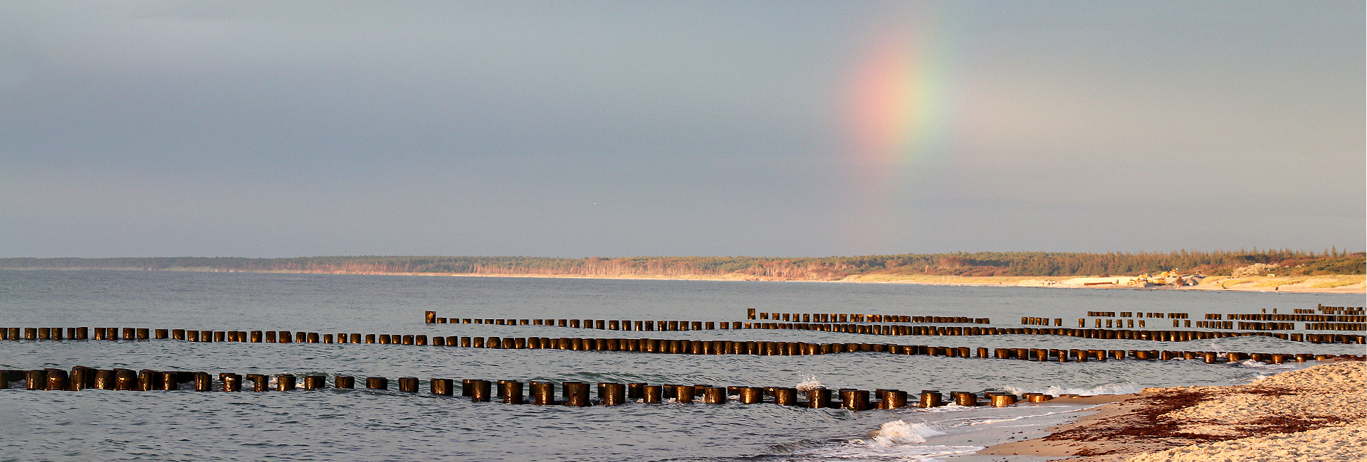 Regenbogen am Strand im Herbst, Fischland Darß