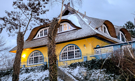 Gästehaus Bergfalke im Winter gehe zum Gästehaus Bergfalke, nur über eine Treppe erreichbar